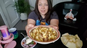 Мукбанг Макароны с тушенкой, Салат, Дыня