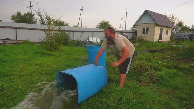 УСТАЛ ВЕСЬ ДЕНЬ ВКАЛЫВАЛ В ПОЛЕ НАВОДИЛ ПОРЯДОК УСПЕЛ ДО ДОЖДЯ смотреть онлайн