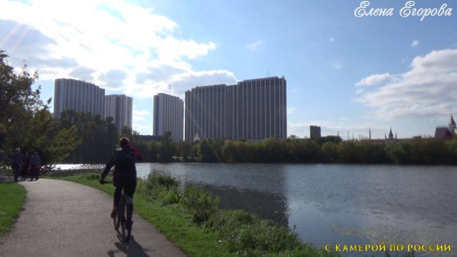 «Измайловский остров» Серебряно-Виноградный пруд в парке Измайлово. Москва 7 сентября. смотреть онлайн