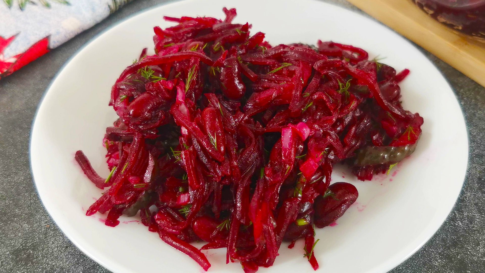 Салат из обычной свеклы, но очень вкусный смотреть онлайн