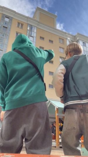 Ну что 🙄 просто тренд можно и над девочками порофлить которые обиделись сзади нас