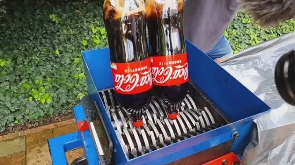 Вы такого не когда не видели как взрываться Кола !!!