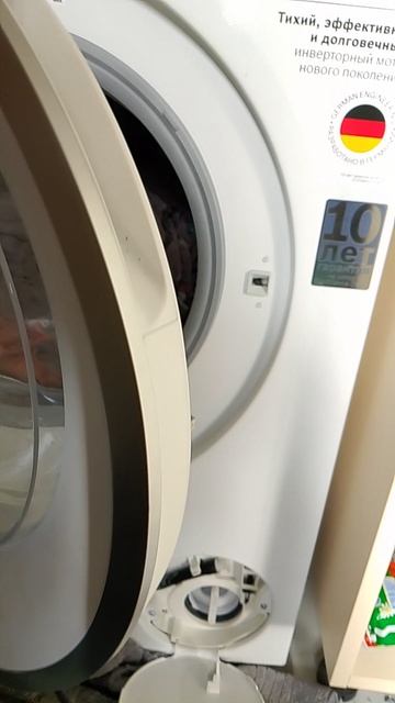 как открыть дверь и слить воду в стиральной машине BOSCH и  SIMENS