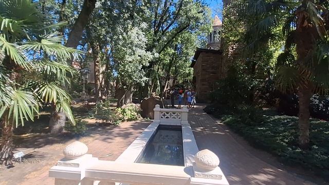 Невероятная красота. Кабардинка, старый парк фонтан и дом Востока смотреть онлайн