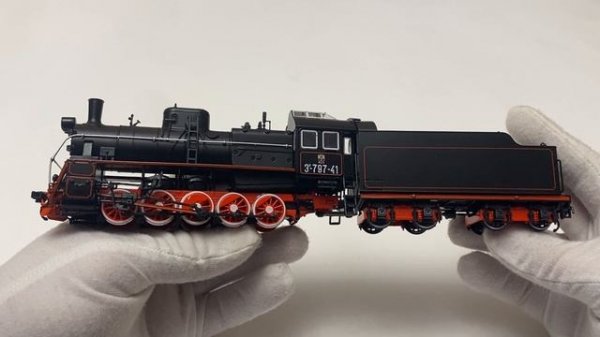 Распаковка: паровоз Эр, «Наши поезда», выпуск 26, MODIMIO