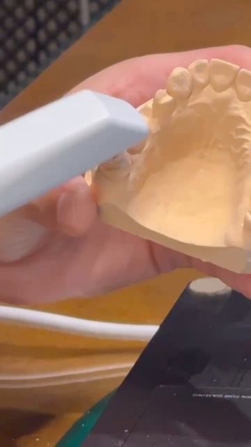 Подглядываем за работой специалистов нашей CAD/CAM лаборатории смотреть онлайн