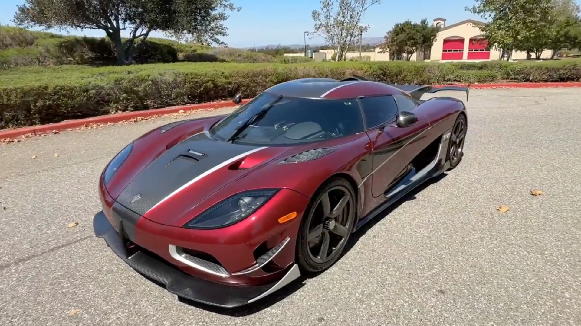 Какого это - управлять Koenigsegg Agera RS 2016 [ V8 5.0 л. - 1160 л.с.] POV DRIVE 4K! смотреть онлайн