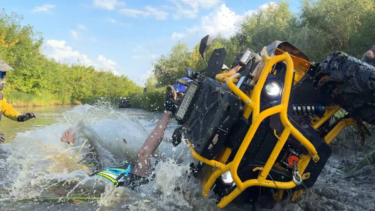 Открытие КВАДРОСЕЗОНА Волгоградских КВАДРОБРАТЬЕВ 50-квадроциклов 🚜 тестируем SEGWAY At10 MUD смотреть онлайн