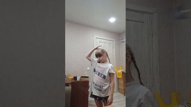 сегодня мы с Ваней будем показывать нашу попугая