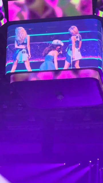 Группа Винтаж раздала огня на ледовом шоу Евгении Медведевой⛸ смотреть онлайн