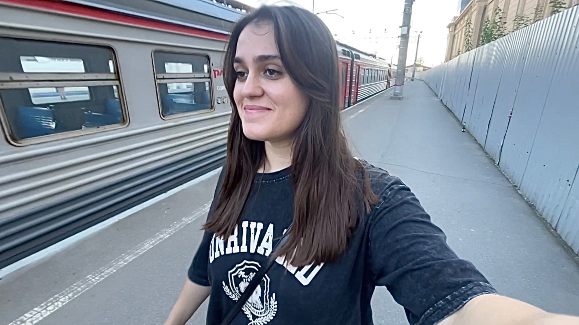 Голодаем В ПИТЕРЕ! Он ПРИВЁЗ МЕНЯ СЮДА ЧТОБЫ ЭКСПЛУАТИРОВАТЬ МОЙ ТРУД.