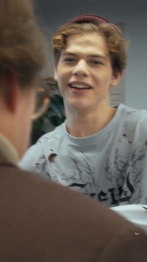 Поставил невоспитанного ученика на место. «Олдскул» — смотрите комедию с Марией Ароновой на PREMI