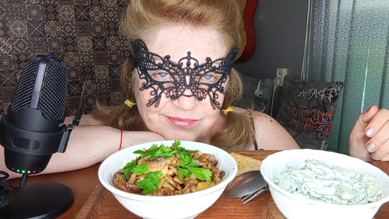 МИНИ ОБЖОРЧИК "ГРИБОЧКИ С КАРТОХОЙ И САЛАТИК" МУКБАНГ/ЕДАНАКАМЕРУ/ смотреть онлайн