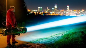 МЫ СДЕЛАЛИ САМЫЙ МОЩНЫЙ ФОНАРИК В МИРЕ