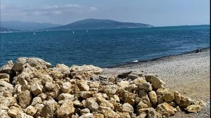 Начало мая и местные жители на прогулке