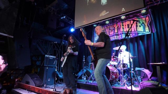 Помойка (Фронт). Z-TRAKTORZ смотреть онлайн