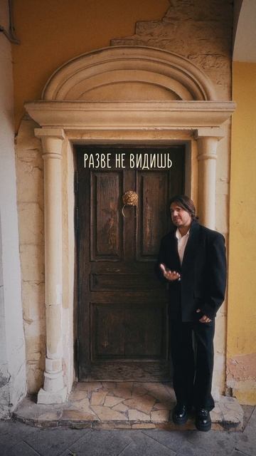 Луна всегда напоминает нам о тех, кто дорог. Песня о том, как любовь сохраняется в минуты разлуки. смотреть онлайн