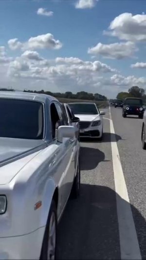 В Чечне заметили кортеж стоимостью в несколько миллиардов рублей — по улицам республики проехали бол