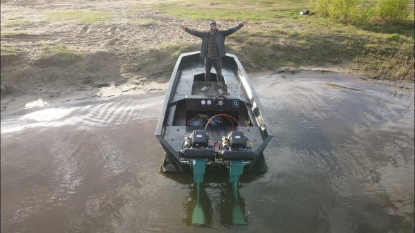 Два мотора болотохода Max motor на лодке Гунч впервые в России