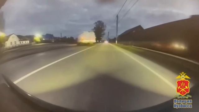 В Новокузнецке водитель фургона устроил смертельное ДТП с несовершеннолетним мотоциклистом смотреть онлайн