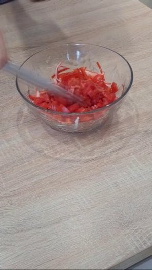 Уж очень вкусный салат за 2 минуты! Всего 4 простых продукта в составе