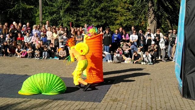 Спектакль «Мезозой» от Ульяновского молодёжного театра: путешествие в мир динозавров и древних сущ-в