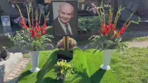 О СМЕРТИ МУЖА ЕЙ СКАЗАЛИ ТОЛЬКО ЧЕРЕЗ 12 ЧАСОВ … МОГИЛА НИКОЛАЯ ДОБРОНРАВОВА | 16 СЕНТЯБРЯ 2025