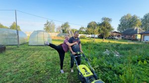 У нас все давно готово. Перестраиваем старый дом. Ремонт продолжается. Наводим порядок на участке.