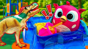 Совенок Хоп-Хоп нашёл КОСТИ ДИНОЗАВРА в песочнице!  Что спрятано в песке?!