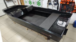 Обзор тоннельной лодки GOONCH 480 jet fish wide M. Встроенный топливный бак.