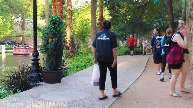 Bushman Prank_ Down by the River!! смотреть онлайн