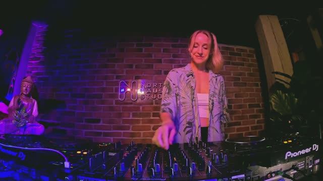 Wave Report - Progressive Set [re-recorded Opening Set for Jody Wisternoff in Vancouver, BC] смотреть онлайн