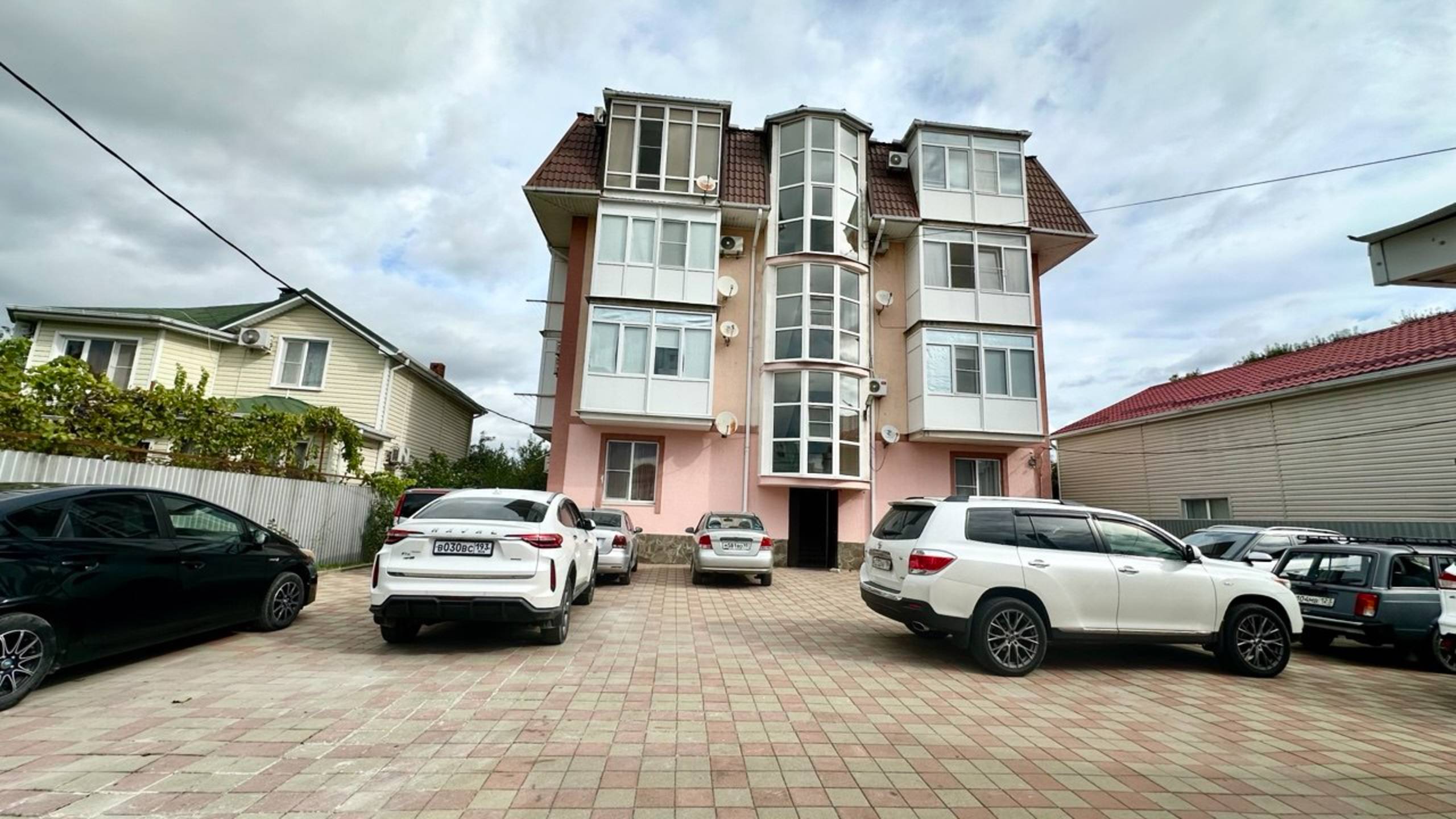 В эксклюзивной продаже 2-х комнатная квартира в спальном районе поселка Архипо-Осиповки. смотреть онлайн