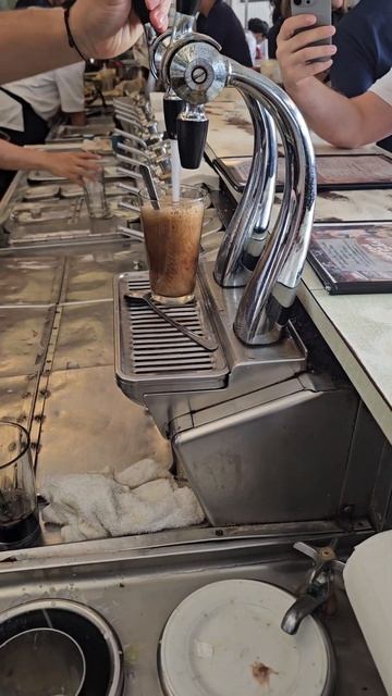 Lexington Candy Shop. Классическая подача Coca-Cola. #жизньвсша #рабочаяпоездка #trucking #сша