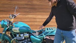 Снятие пассажирского седла на Royal Enfield Classic 650 (Роял Энфилд Классик)