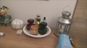 То на даче, то в Москве. Дела везде найдутся.