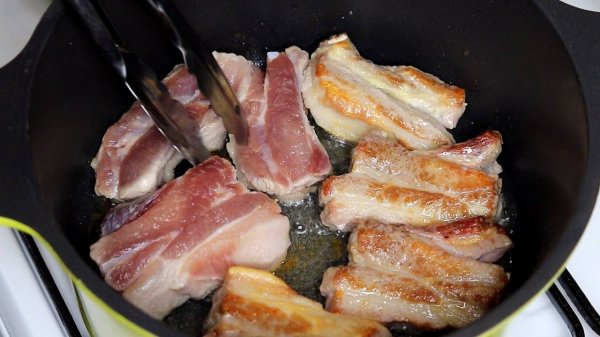 ЭТО Так ВКУСНО, Что я готовлю его почти каждый день! Ужин из свиных ребрышек в одной кастрюле!