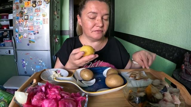 Картошка в мундире, скумбрия копченая и соленая. Мукбанг. Домашняя еда смотреть онлайн