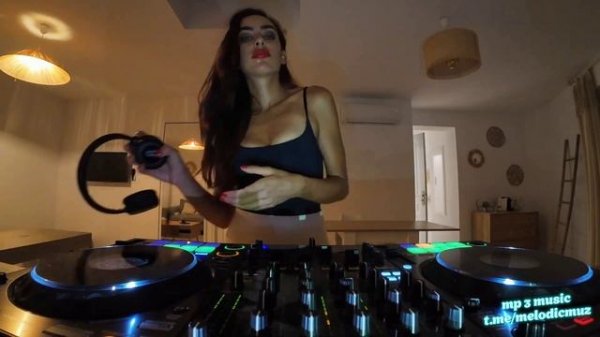 DJ SOFIA - MELODIC TECHNO & FUTURE RAVE - SOFIA'S NIGHT #9 (Anyma, David Guetta, Morten)