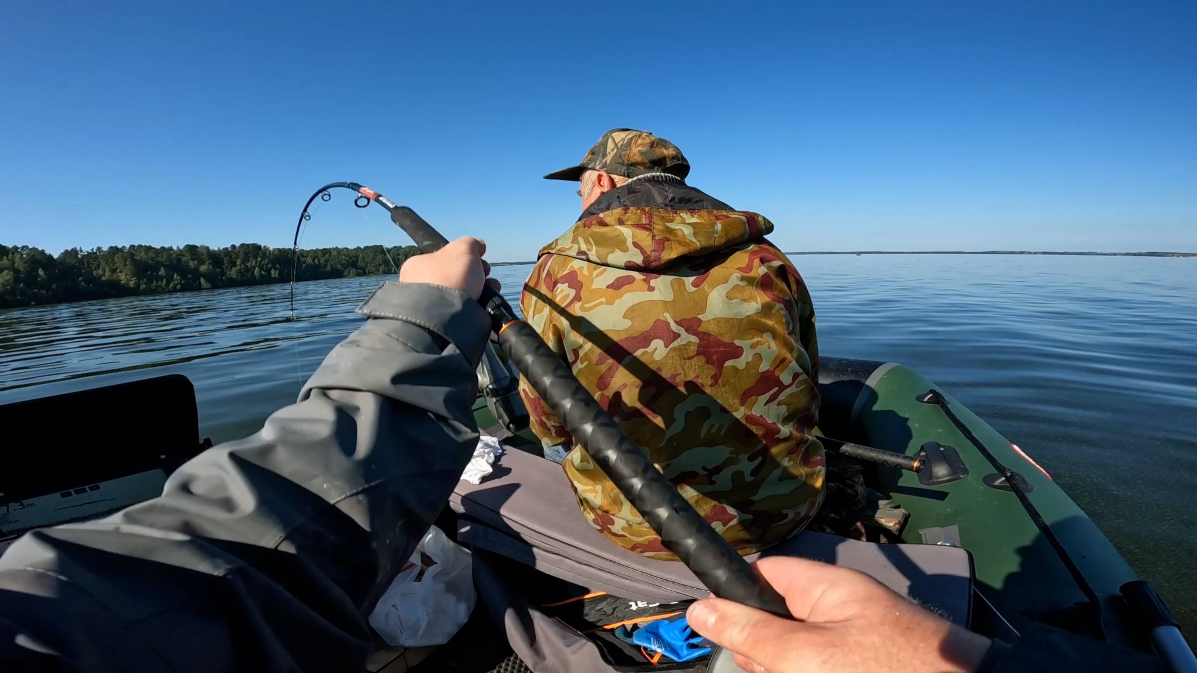 Рыбалка на сома. В ГЛУБОКОЙ ЯМЕ СОТНИ СОМОВ И ОНИ КЛЮЮТ. Ловля сома на квок. Осенняя рыбалка 2025. смотреть онлайн