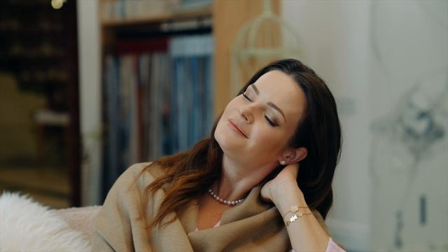 Анна Пескова о том, как создать нужную атмосферу с помощью электрокарнизов смотреть онлайн