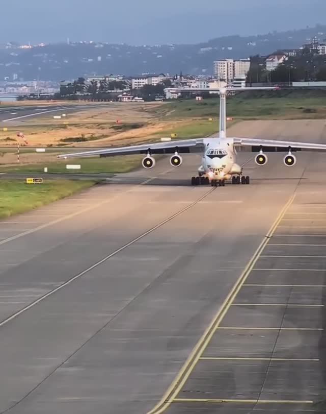 Прибытие самолета Ил-76 