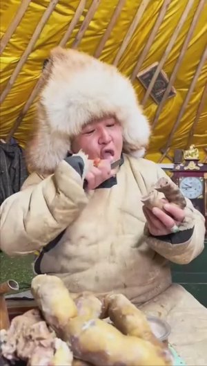 Монголы зимой купаются в снегу! :)