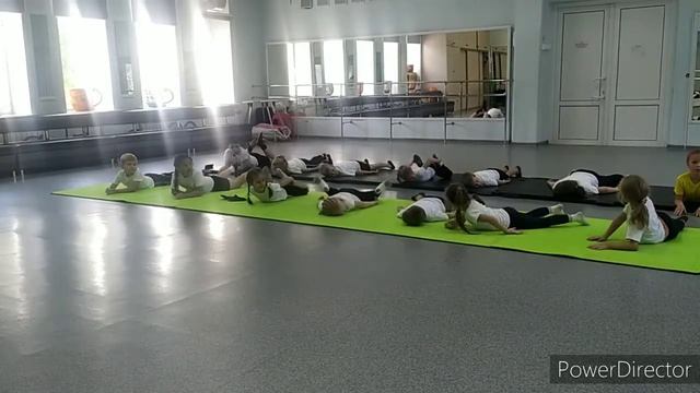 Цирковая студия "Юная плеяда". Младшая группа. Акробатика. смотреть онлайн