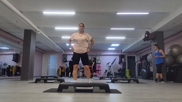 СТЕП АЭРОБИКА ЦЕЛАЯ ТРЕНИРОВКА / STEP AEROBICS смотреть онлайн