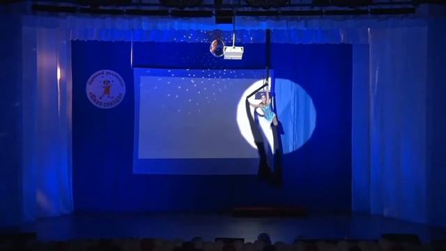 "Звезда" (воздушная гимнастика на полотнах), цирковая студия "Юная плеяда". смотреть онлайн