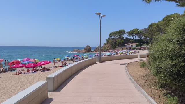 Испания. Прогулка по курорту Льорет-де-Мар в формате 4К смотреть онлайн