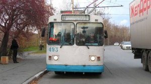 Троллейбус Екатеринбурга ЗиУ-682В-012 [В0А] №493 маршрут №32 на остановке "Педуниверситет"