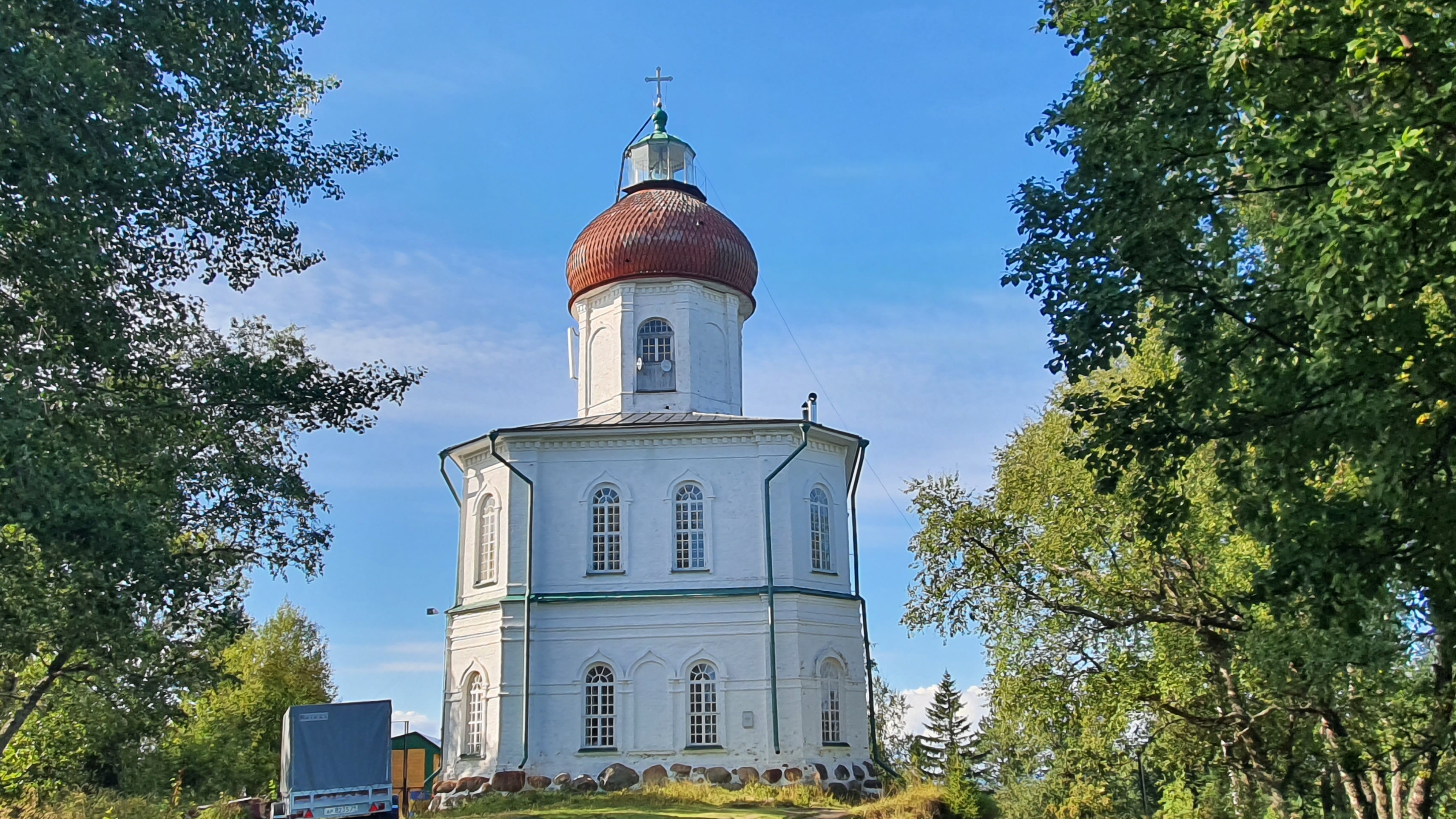 Секирная гора — 80-метровый холм на Соловецких островах в Белом море. Храм-маяк (1860–1862). смотреть онлайн