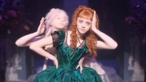 Танец Энид и Агнес